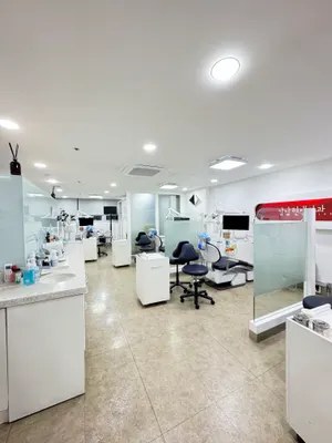 강남현대치과의원 — 업체가 네이버 플레이스에 올린 사진 2