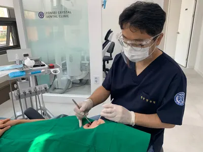 연세크리스탈치과의원 — 업체가 네이버 플레이스에 올린 사진 2
