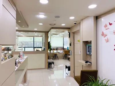 연세나란이치과의원 — 업체가 네이버 플레이스에 올린 사진 1