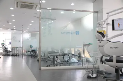 서울연합치과의원 — 업체가 네이버 플레이스에 올린 사진 1