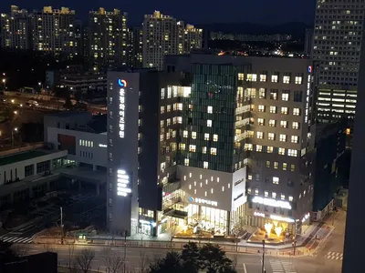 와이즈덴치과의원 — 업체가 네이버 플레이스에 올린 사진 2