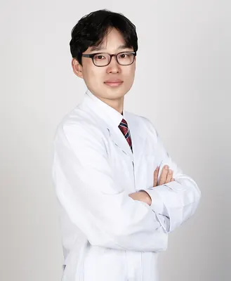 하얀치과의원 — 업체가 네이버 플레이스에 올린 사진 1