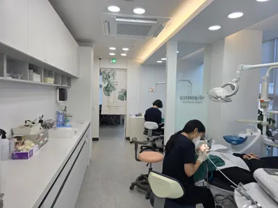 네이버치과의원 — 업체가 네이버 플레이스에 올린 사진 2