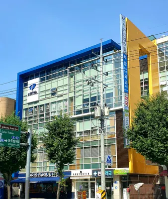 크리스탈치과의원 — 업체가 네이버 플레이스에 올린 사진 2